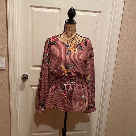 Red striped floral print corset blouse. - Picture 3 of 9